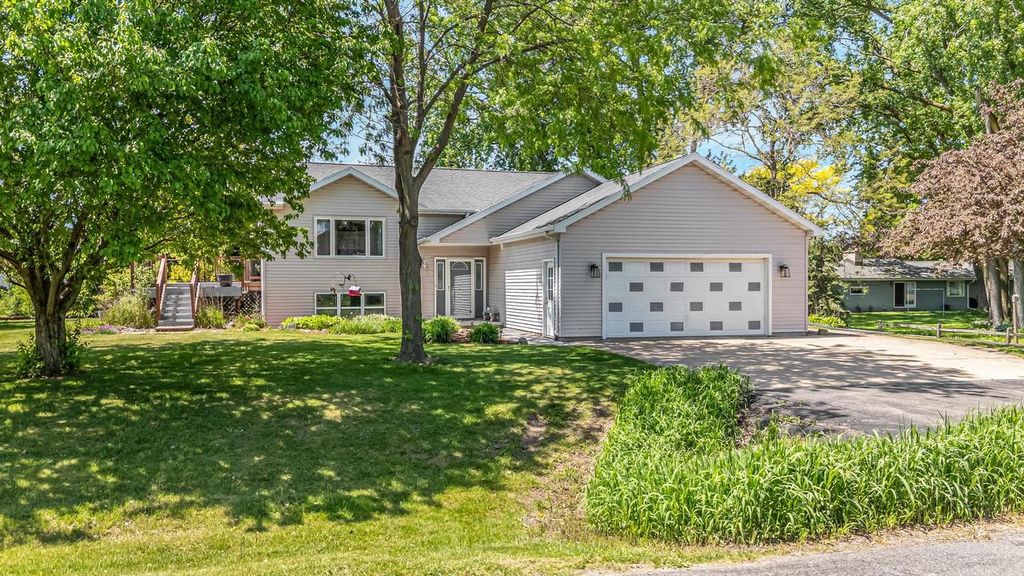 3393 HARBOR BAY ROAD, Oshkosh, WI 54901