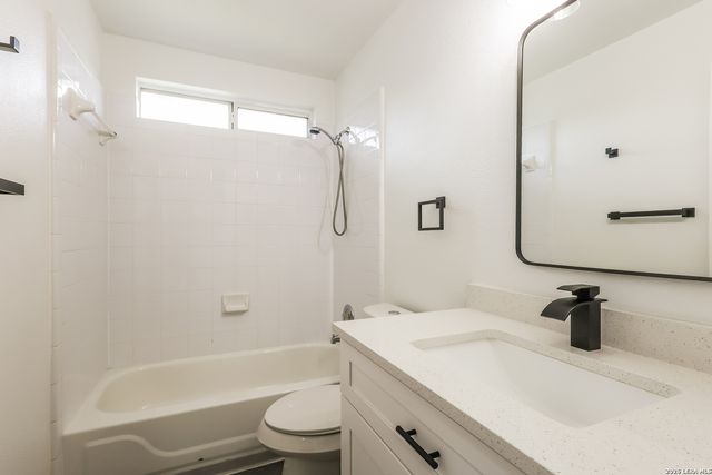4604 SUMMIT HILL DR, Schertz, TX 78154