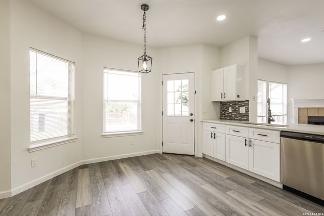 4604 SUMMIT HILL DR, Schertz, TX 78154
