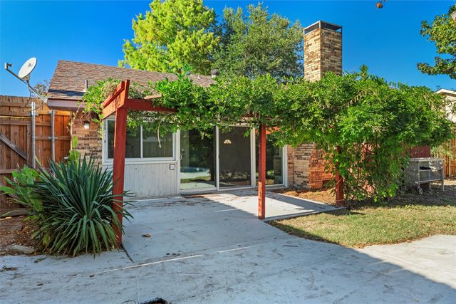 458 Woodmere Drive, Garland, TX 75043