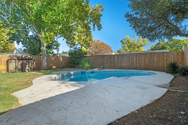 458 Woodmere Drive, Garland, TX 75043