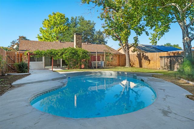 458 Woodmere Drive, Garland, TX 75043