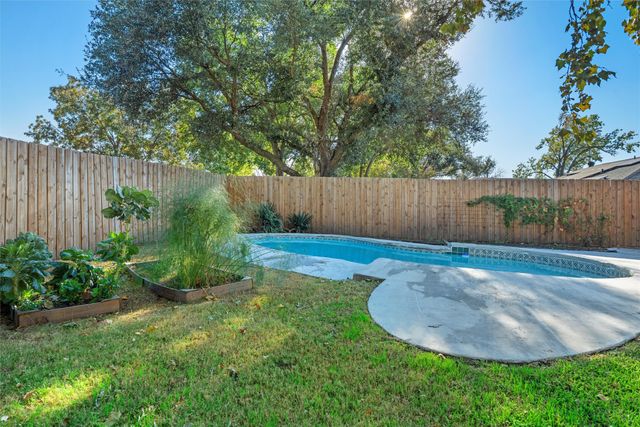 458 Woodmere Drive, Garland, TX 75043