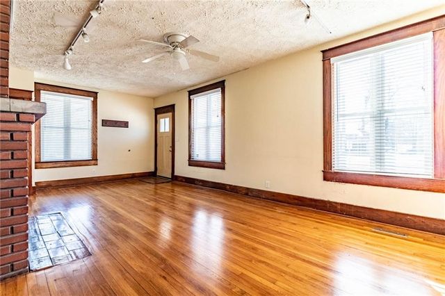 221 Broad Street, Warrensburg, MO 64093