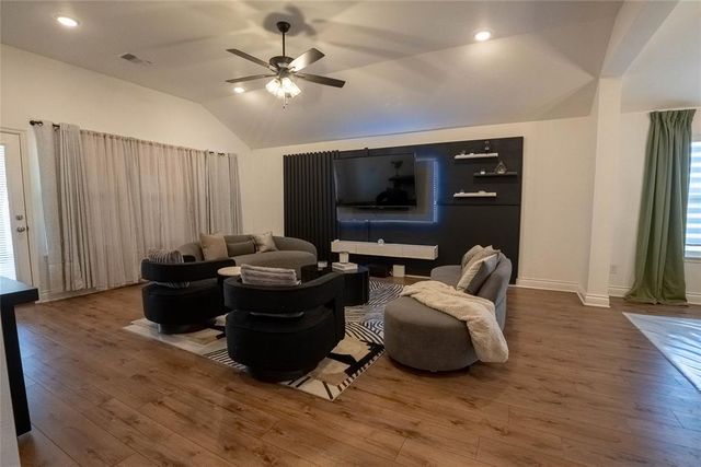 12701 NW 4th Street, Yukon, OK 73099