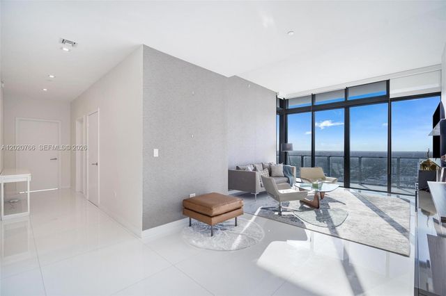 88 SW 7th St 4203, Miami, FL 33130