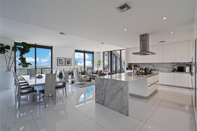 88 SW 7th St 4203, Miami, FL 33130