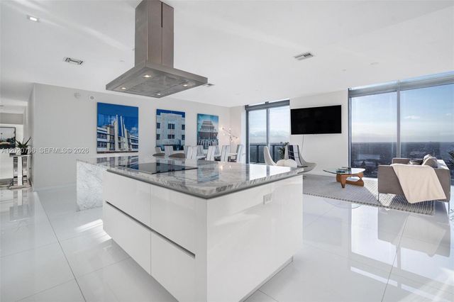 88 SW 7th St 4203, Miami, FL 33130