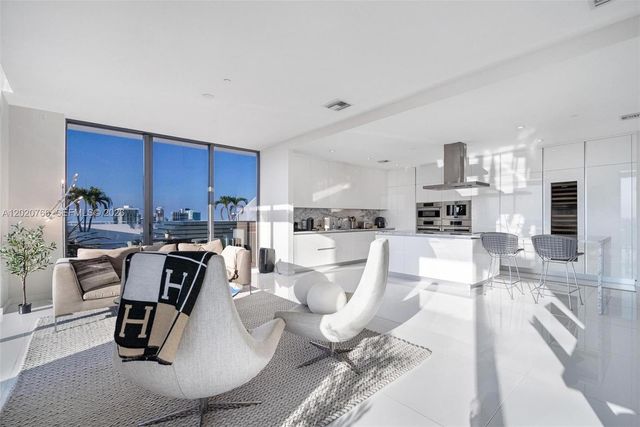 88 SW 7th St 4203, Miami, FL 33130