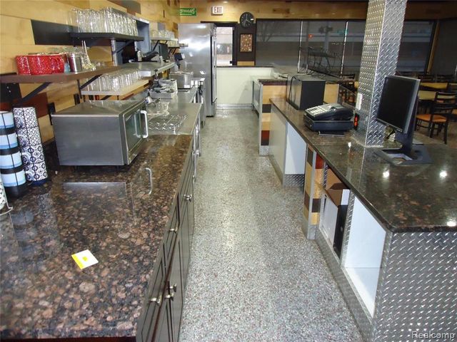 1175 E 14 Mile Road, Troy, MI 48083