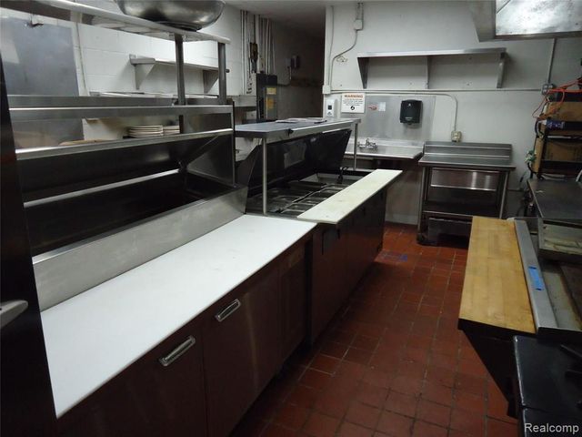 1175 E 14 Mile Road, Troy, MI 48083