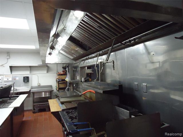 1175 E 14 Mile Road, Troy, MI 48083