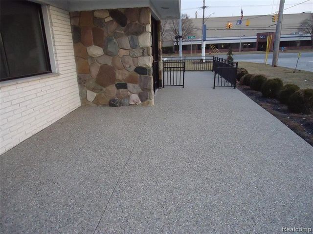 1175 E 14 Mile Road, Troy, MI 48083