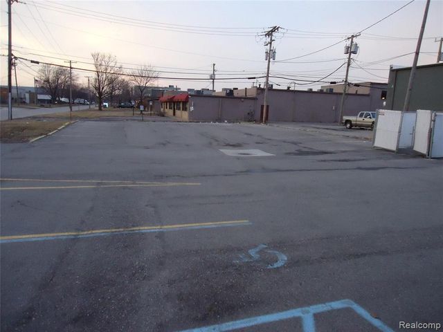 1175 E 14 Mile Road, Troy, MI 48083