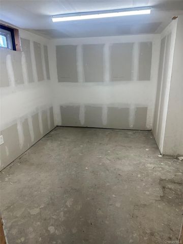 23 Hemlock Street, Wyandanch, NY 11798