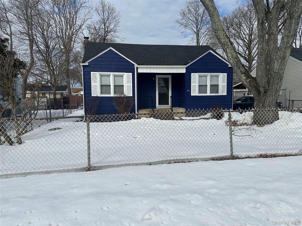 23 Hemlock Street, Wyandanch, NY 11798