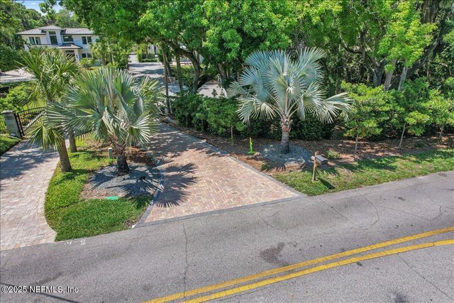 2446 SEMINOLE Road, Atlantic Beach, FL 32233