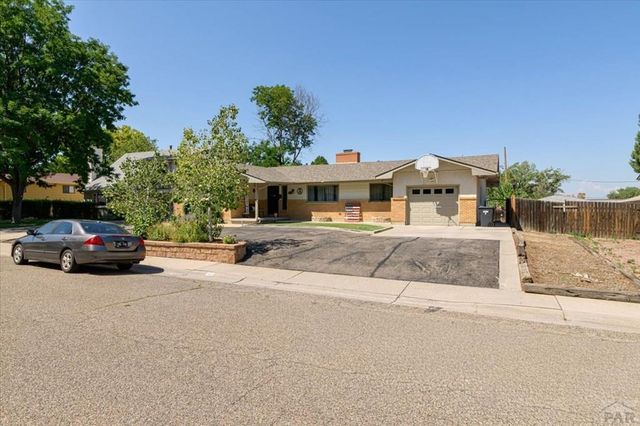 67 MacArthur Rd, Pueblo, CO 81001