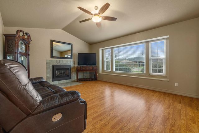 7542 Locust St, Hughson, CA 95326