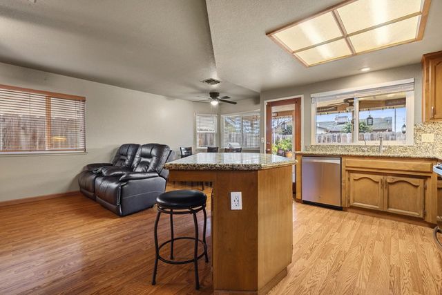 7542 Locust St, Hughson, CA 95326