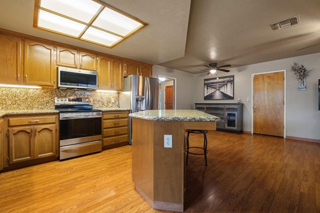 7542 Locust St, Hughson, CA 95326