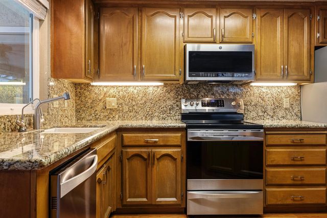 7542 Locust St, Hughson, CA 95326