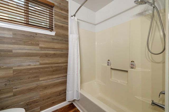 7542 Locust St, Hughson, CA 95326