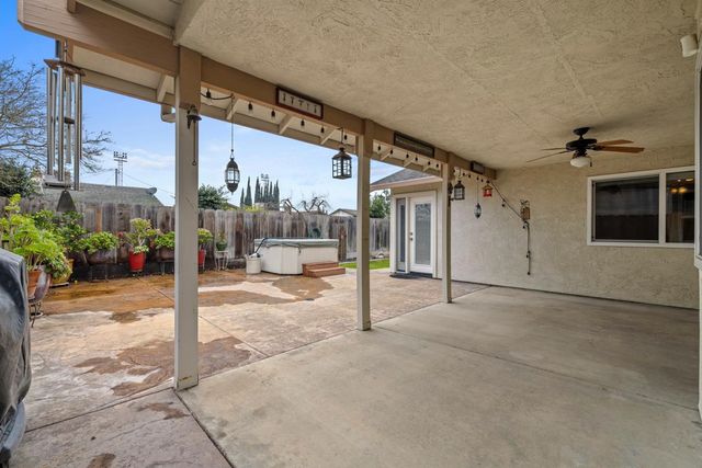 7542 Locust St, Hughson, CA 95326