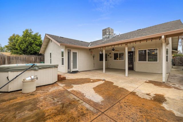 7542 Locust St, Hughson, CA 95326