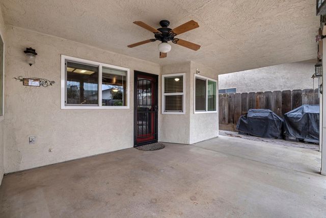 7542 Locust St, Hughson, CA 95326