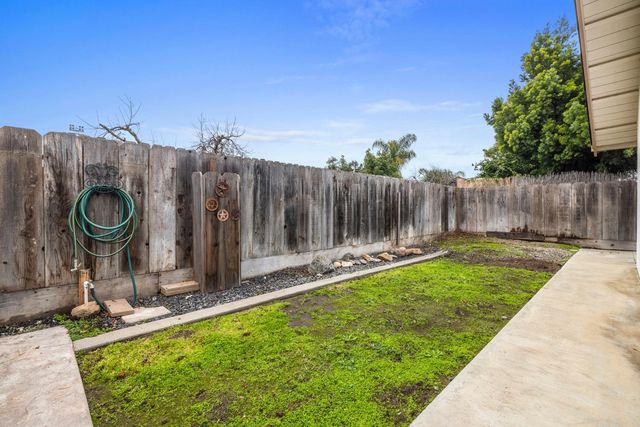 7542 Locust St, Hughson, CA 95326