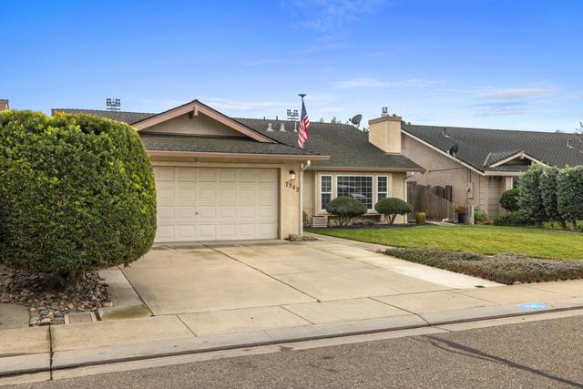 7542 Locust St, Hughson, CA 95326
