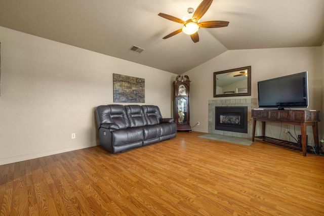 7542 Locust St, Hughson, CA 95326