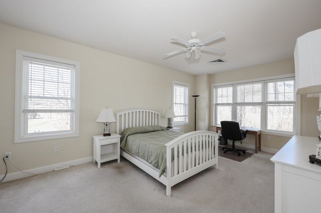 160 Daniel Webster Hwy Apt 201, Nashua, NH 03060