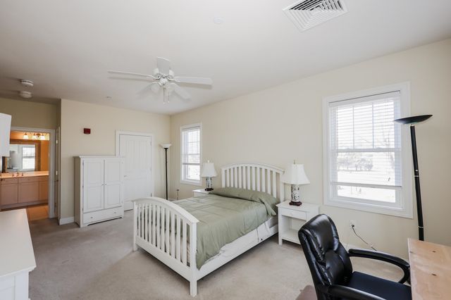 160 Daniel Webster Hwy Apt 201, Nashua, NH 03060