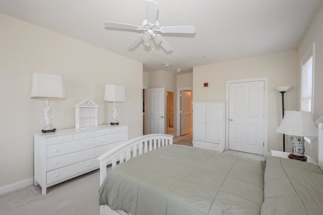 160 Daniel Webster Hwy Apt 201, Nashua, NH 03060