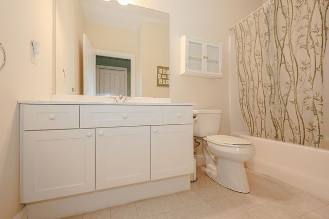 160 Daniel Webster Hwy Apt 201, Nashua, NH 03060