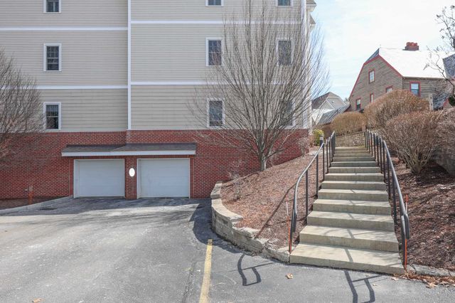 160 Daniel Webster Hwy Apt 201, Nashua, NH 03060