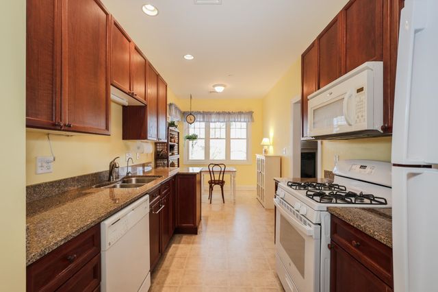 160 Daniel Webster Hwy Apt 201, Nashua, NH 03060