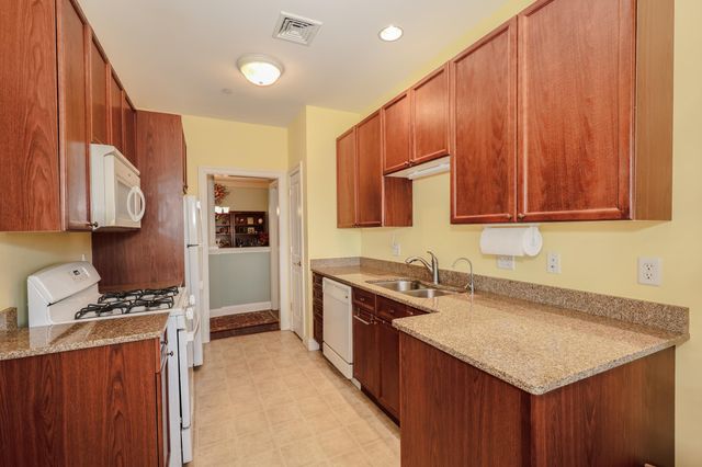 160 Daniel Webster Hwy Apt 201, Nashua, NH 03060