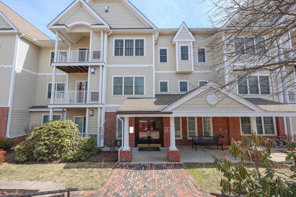 160 Daniel Webster Hwy Apt 201, Nashua, NH 03060