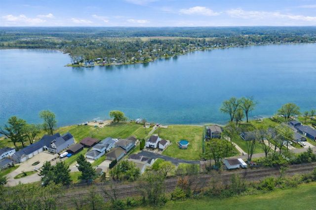 7738 N Indian Lake Drive, Scotts, MI 49088