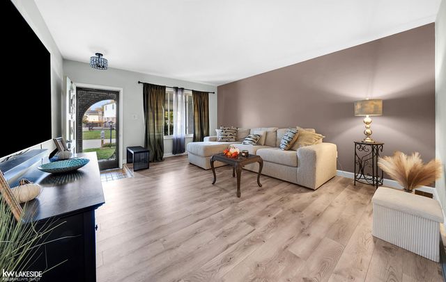 31736 William Drive, New Baltimore, MI 48047