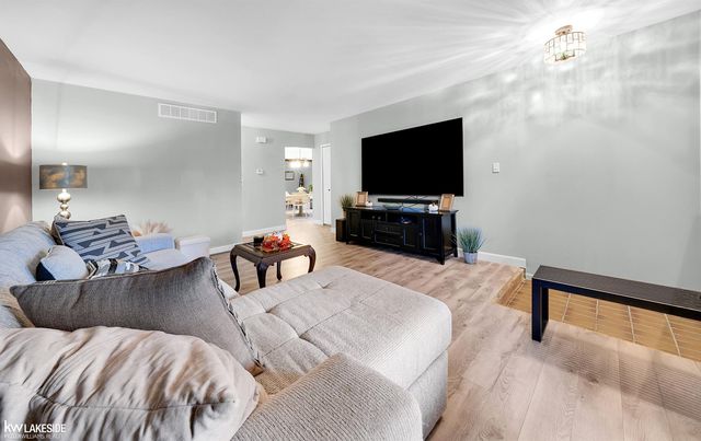 31736 William Drive, New Baltimore, MI 48047