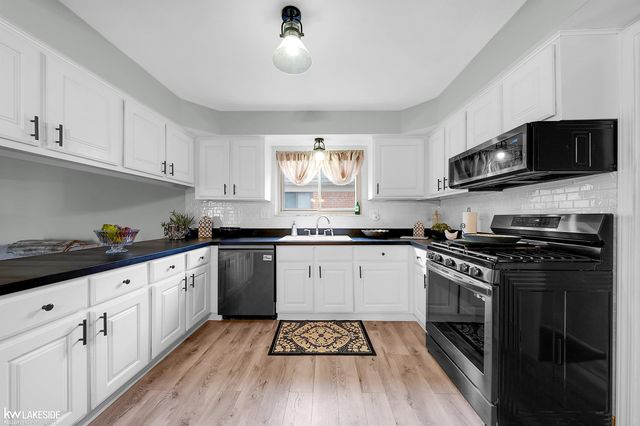 31736 William Drive, New Baltimore, MI 48047