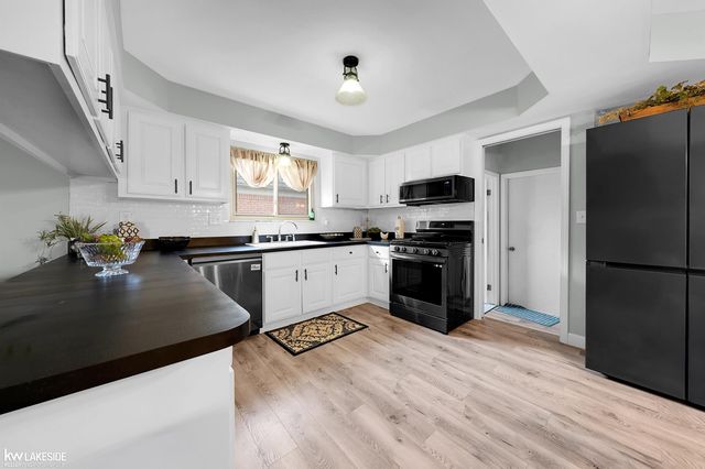 31736 William Drive, New Baltimore, MI 48047