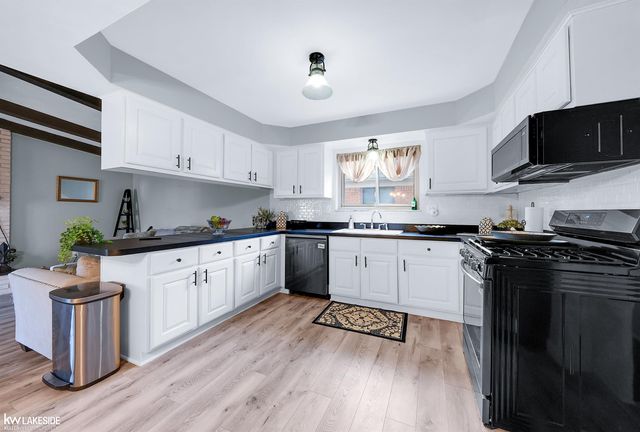 31736 William Drive, New Baltimore, MI 48047