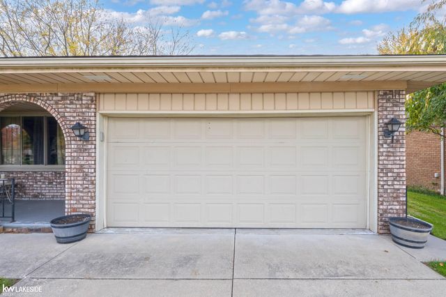 31736 William Drive, New Baltimore, MI 48047