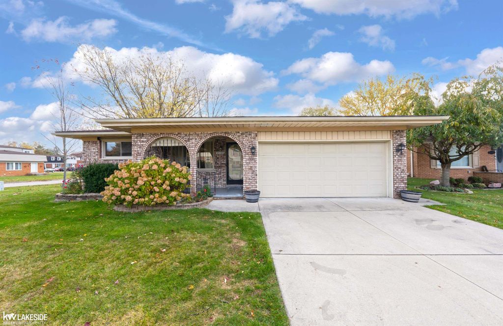 31736 William Drive, New Baltimore, MI 48047