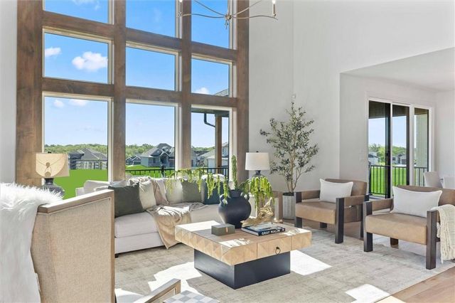 18605 Mohawk Lane, Overland Park, KS 66085